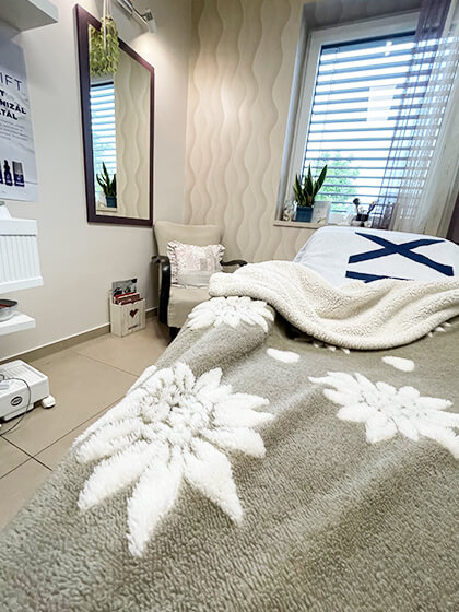 Kozmetika, x-Shape Stúdió, arckezelés, elektrokozmetikai kezelés, gyantázás, Image Skincare, lábápolás, Turi Szilvia, kozmetikus, Győr